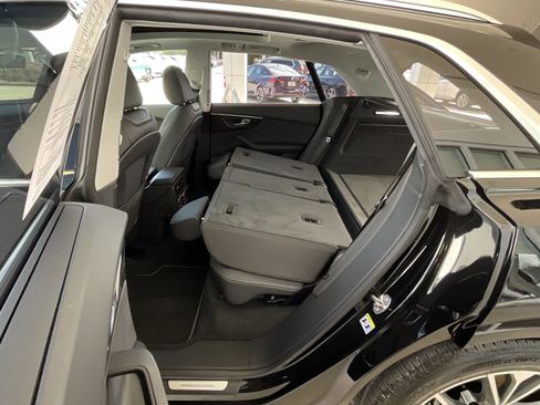 Used 2023 Audi Q8 Prestige image 30