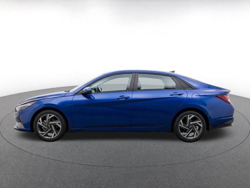 Used 2025 Hyundai Elantra SEL FWD image 4