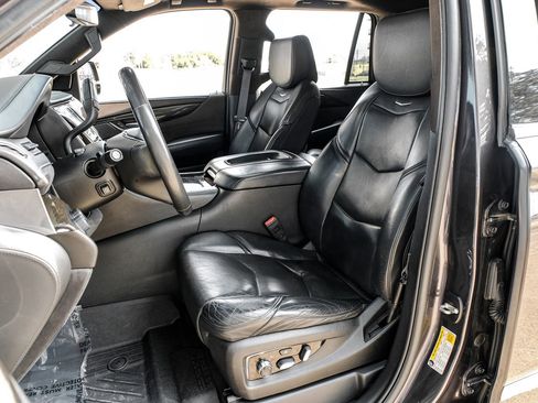 Used 2017 Cadillac Escalade Platinum image 28