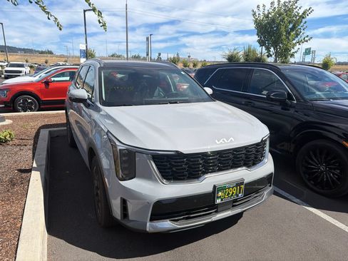 Used 2024 Kia Sorento S w/ Panoramic Sunroof Package AWD/4WD image 2