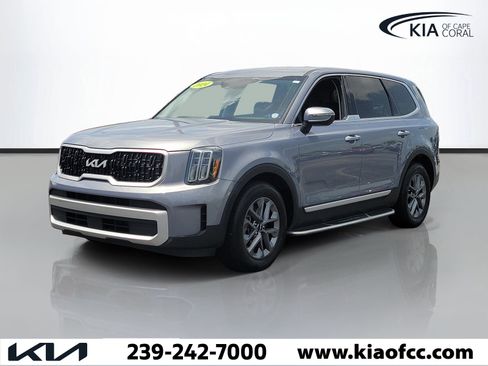 Certified 2024 Kia Telluride LX FWD image 3