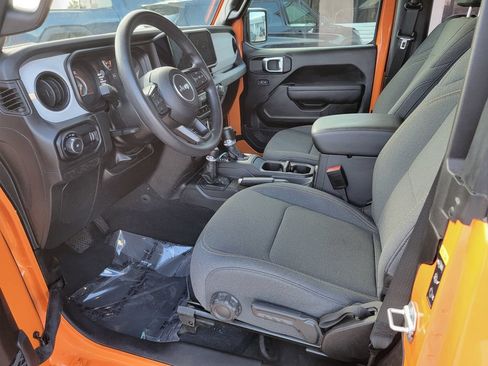 Used 2025 Jeep Wrangler Sport AWD/4WD image 10