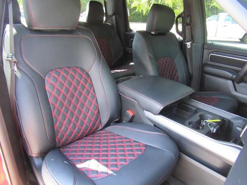 Used 2025 RAM 1500 Big Horn AWD/4WD image 9