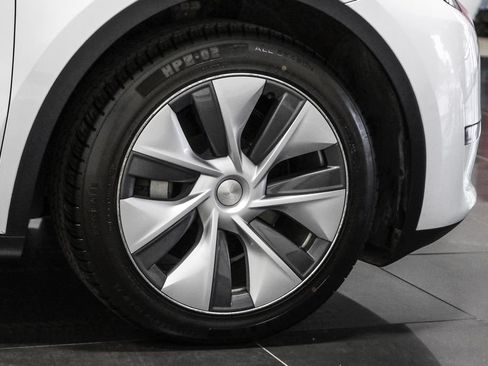Used 2023 Tesla Model Y Long Range AWD/4WD image 43