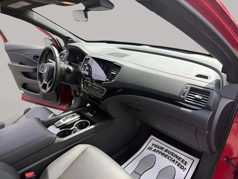 Used 2025 Honda Passport Black Edition image 23