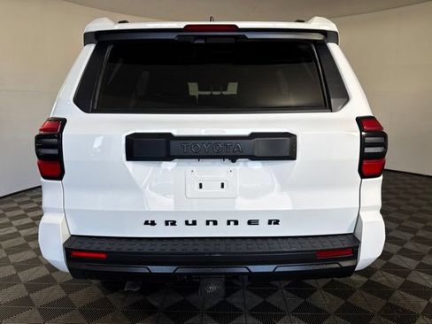 Used 2025 Toyota 4Runner SR5 AWD/4WD image 22