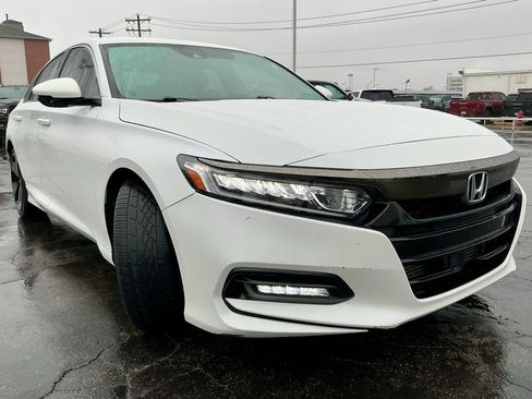 Used 2018 Honda Accord Sport image 2
