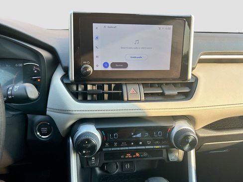 Used 2025 Toyota RAV4 XLE FWD image 30