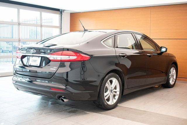 Used 2018 Ford Fusion SE w/ Fusion SE Technology Package FWD image 6
