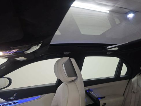 Used 2023 BMW i7 xDrive60 AWD/4WD image 11