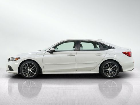 Used 2023 Honda Civic Touring image 2