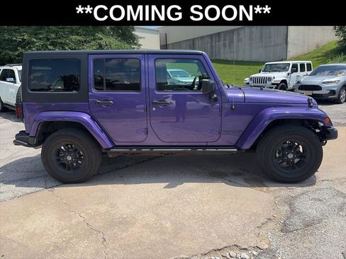 Used 2017 Jeep Wrangler Unlimited Sahara AWD/4WD image 4