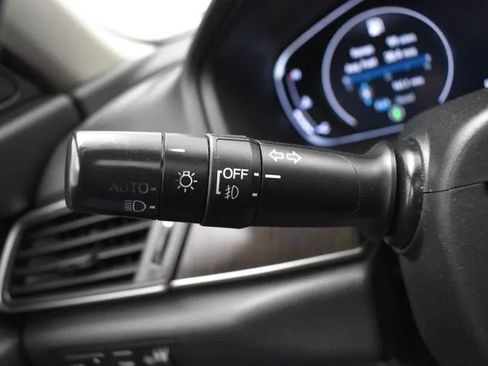 Used 2018 Honda Accord Touring image 25