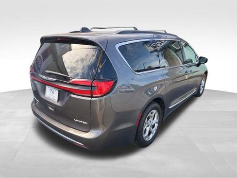 Used 2023 Chrysler Pacifica Limited FWD image 33