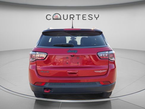 Used 2018 Jeep Compass Trailhawk w/ Leather Interior Group AWD/4WD image 4