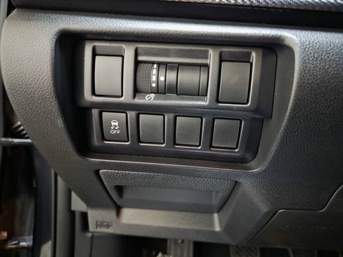 Used 2019 Subaru Crosstrek 2.0i image 18