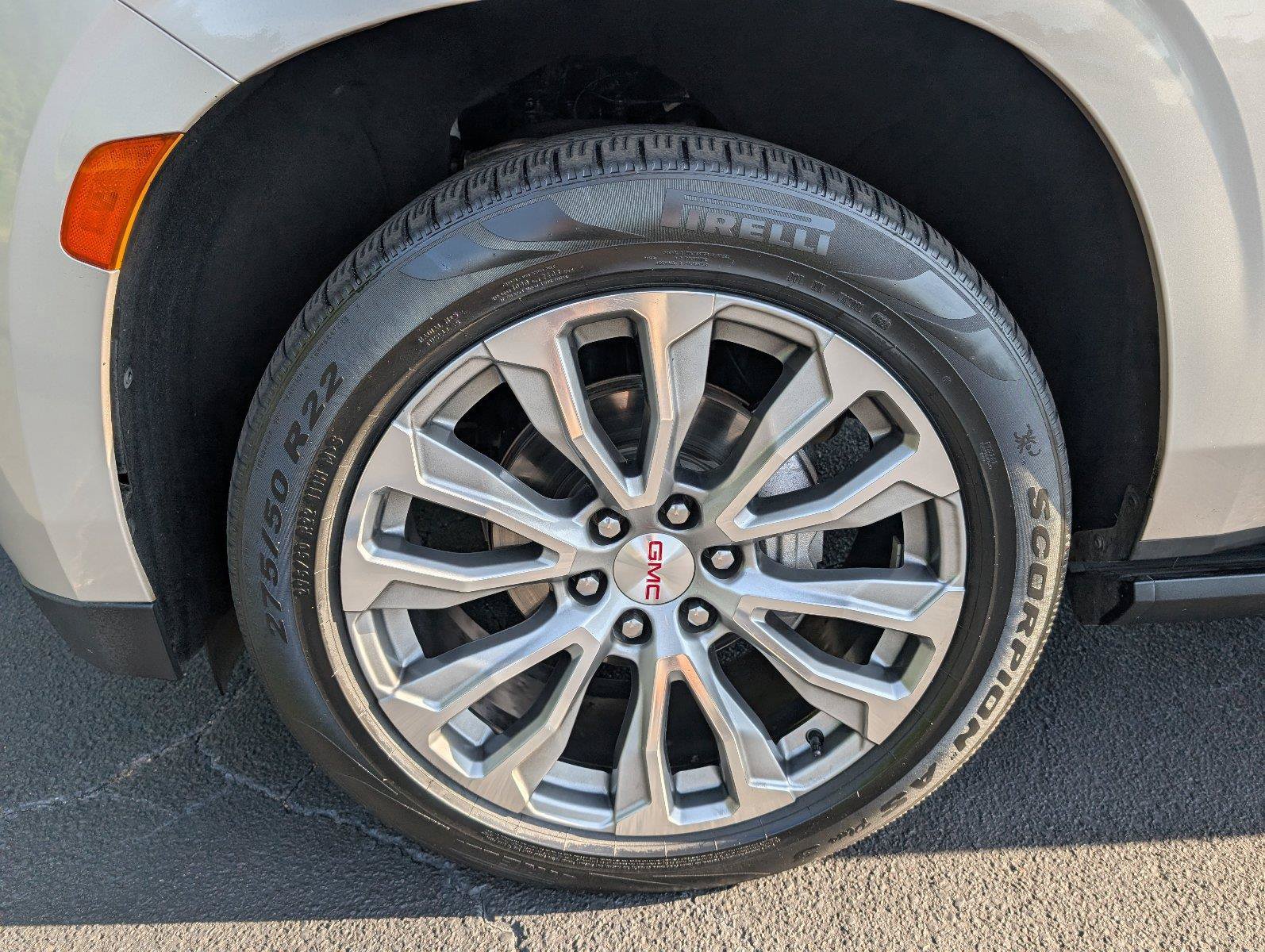 Used 2021 GMC Yukon Denali w/ Denali Premium Package RWD image 11