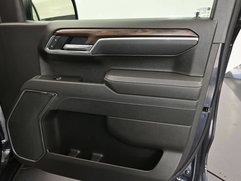 Used 2025 GMC Sierra 1500 SLT AWD/4WD image 12