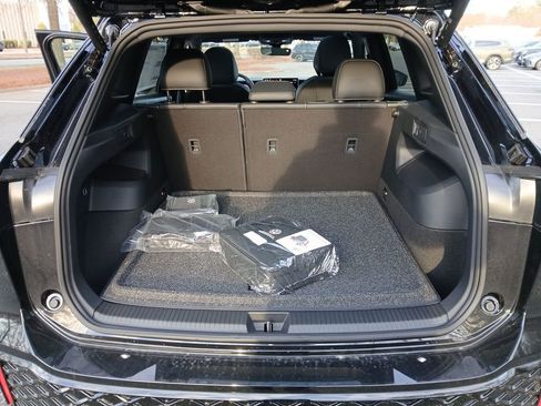 New 2026 Volkswagen Tiguan SE R-Line FWD image 22