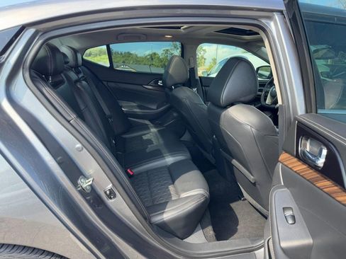 Used 2017 Nissan Maxima Platinum FWD image 10