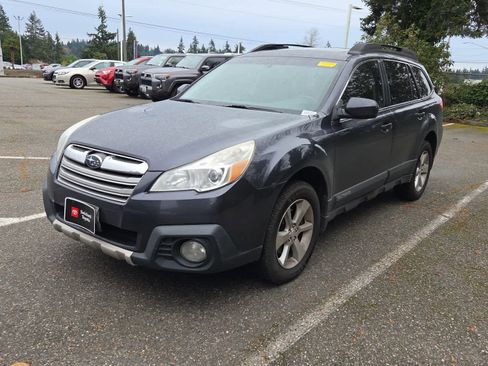 Used 2013 Subaru Outback 3.6R Limited w/ Moonroof Pkg image 2