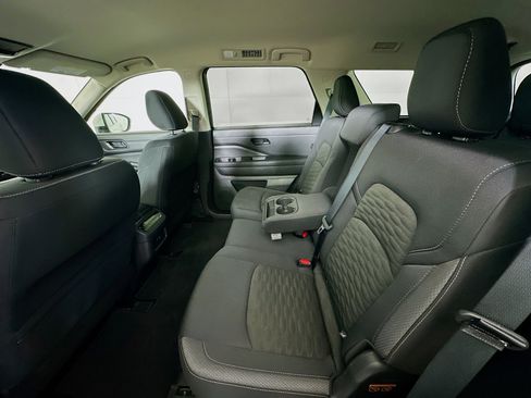 Used 2025 Nissan Pathfinder SV image 27