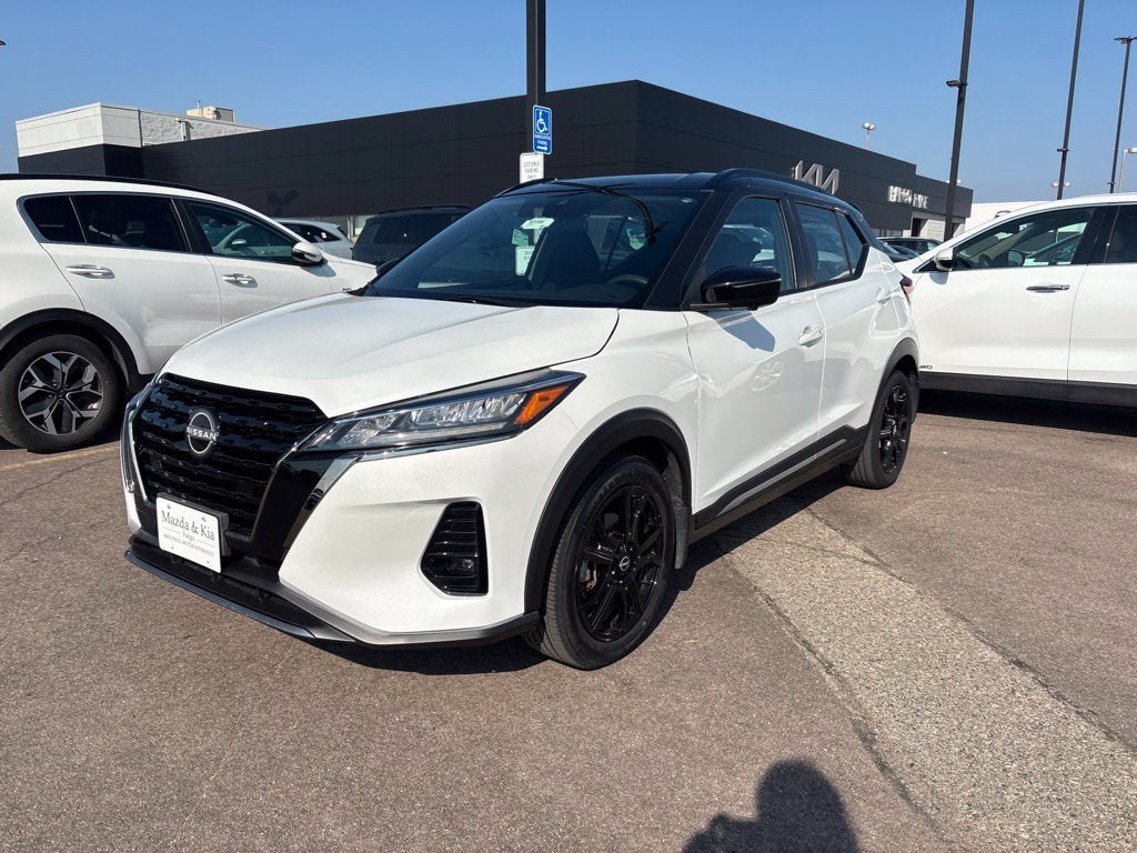 Used 2023 Nissan Kicks SR FWD image 1