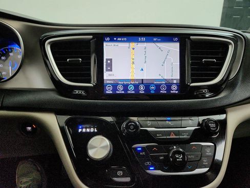 Used 2020 Chrysler Pacifica Touring-L Plus FWD image 20