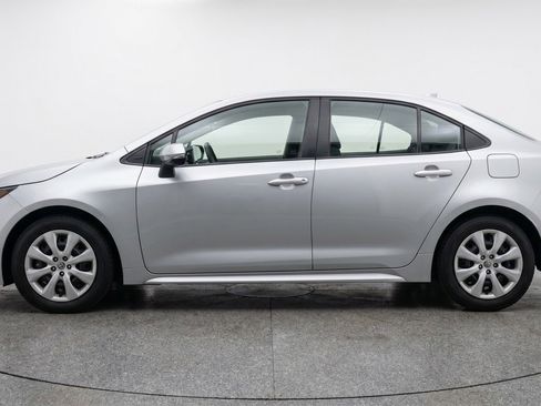 Used 2025 Toyota Corolla LE FWD image 5
