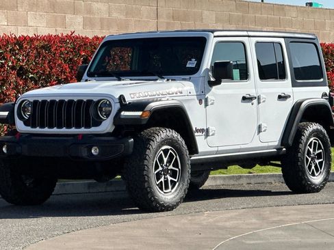 Used 2025 Jeep Wrangler Unlimited Rubicon AWD/4WD image 8