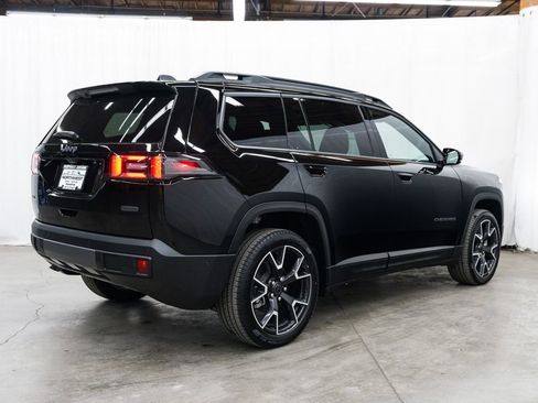 New 2026 Jeep Cherokee Overland image 6