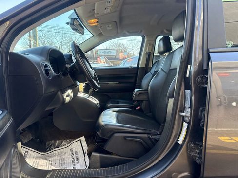 Used 2017 Jeep Compass Latitude image 8