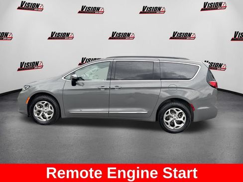Used 2023 Chrysler Pacifica Limited AWD/4WD image 9