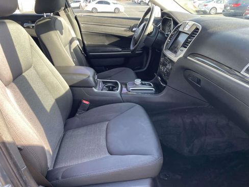 Used 2018 Chrysler 300 Touring w/ Driver Convenience Group image 38