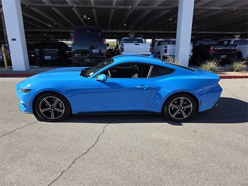 Used 2025 Ford Mustang Coupe image 3