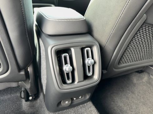 Certified 2023 Volvo C40 P8 Recharge Ultimate image 17