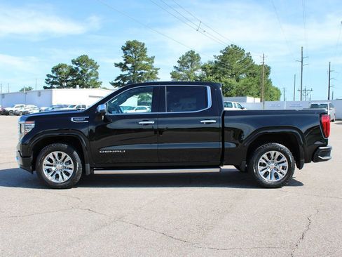 Used 2024 GMC Sierra 1500 Denali w/ Technology Package AWD/4WD image 3