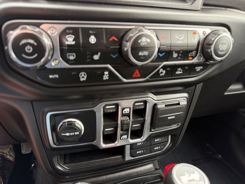 Used 2023 Jeep Wrangler Unlimited Sahara w/ LED Lighting Group AWD/4WD image 23