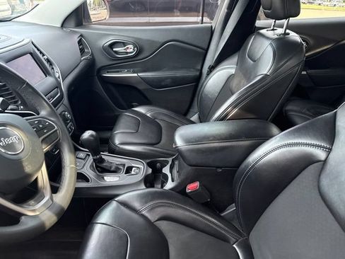 Used 2020 Jeep Cherokee Latitude Plus FWD image 3