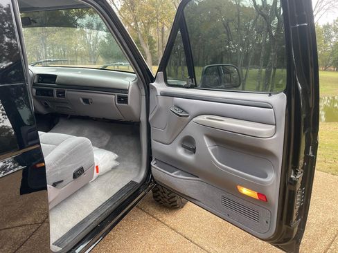 Used 1995 Ford Bronco XLT AWD/4WD image 11
