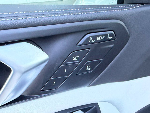 Used 2025 BMW X7 xDrive40i w/ M Sport Package AWD/4WD image 12