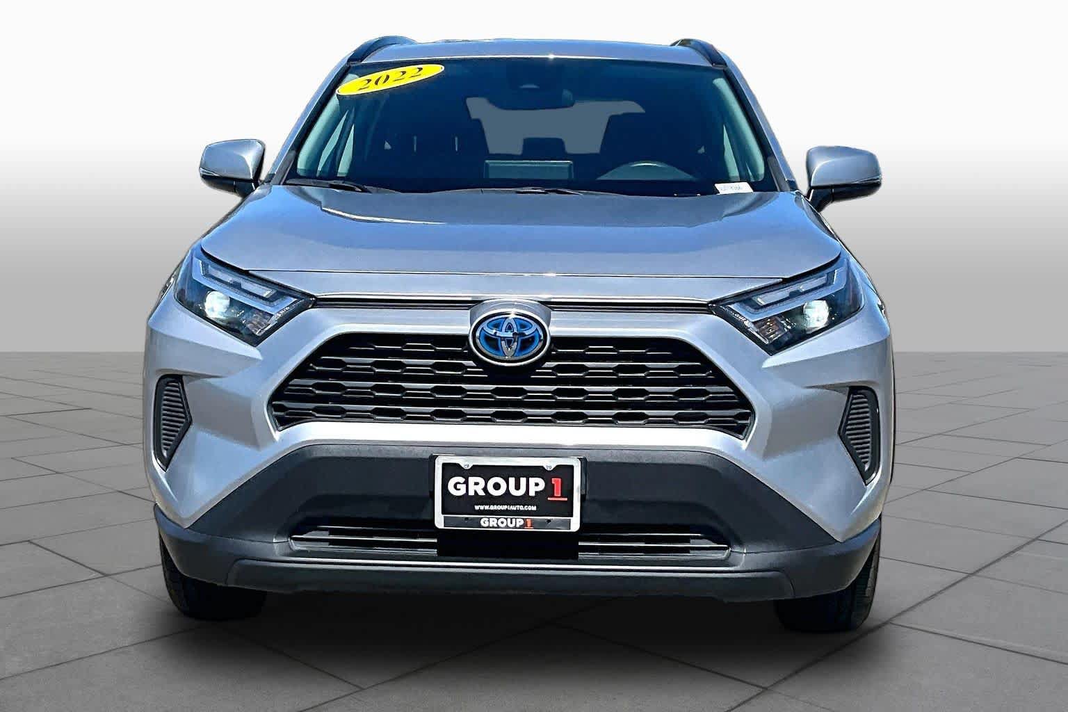 Used 2022 Toyota RAV4 XLE AWD/4WD image 3