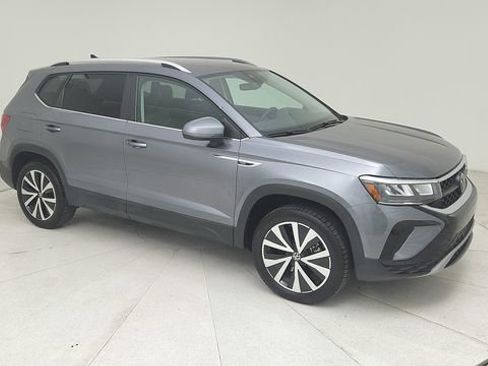 Used 2024 Volkswagen Taos SE FWD image 7