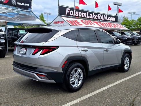 Used 2025 Hyundai Tucson SE image 4