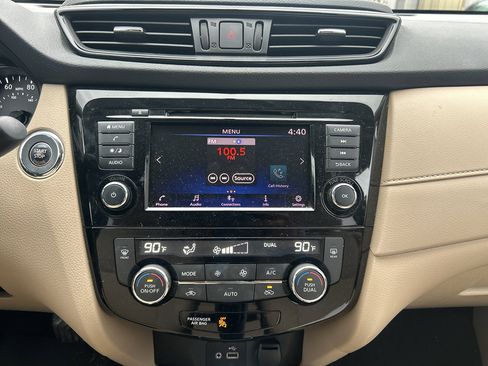 Used 2018 Nissan Rogue SV image 14