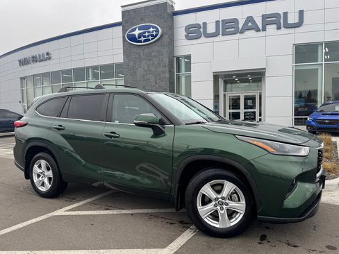 Used 2023 Toyota Highlander LE image 1