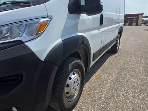 Used 2024 RAM ProMaster 2500 w/ Convenience Group FWD image 3