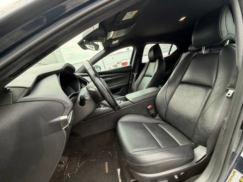 Used 2019 MAZDA MAZDA3 Hatchback w/ Preferred Package FWD image 8