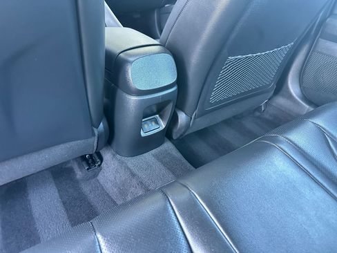 Used 2025 Hyundai Elantra Limited image 25