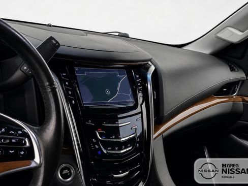 Used 2019 Cadillac Escalade Luxury AWD/4WD image 9